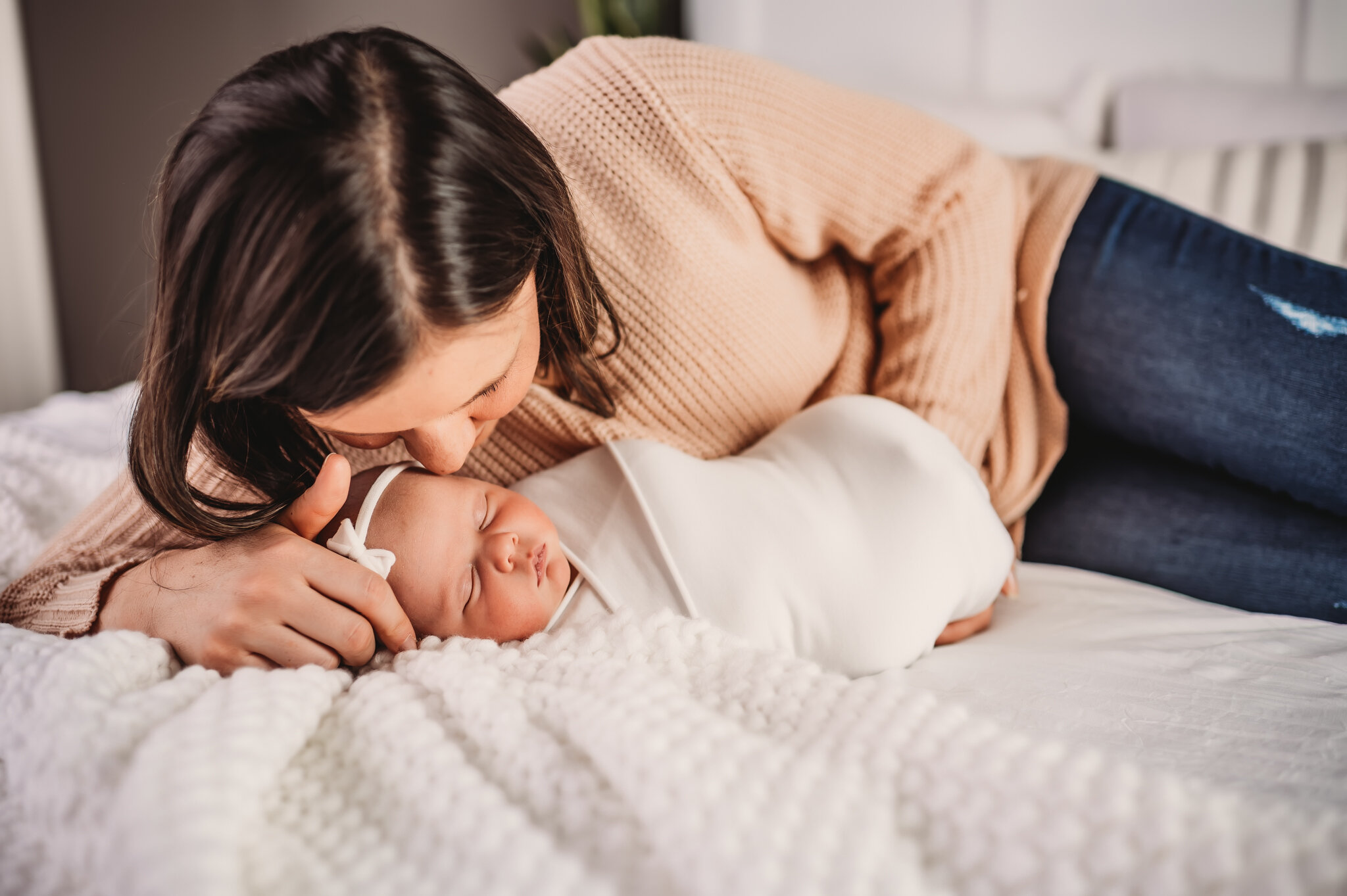 central illinois newborn photographer mom lays next to baby girl
