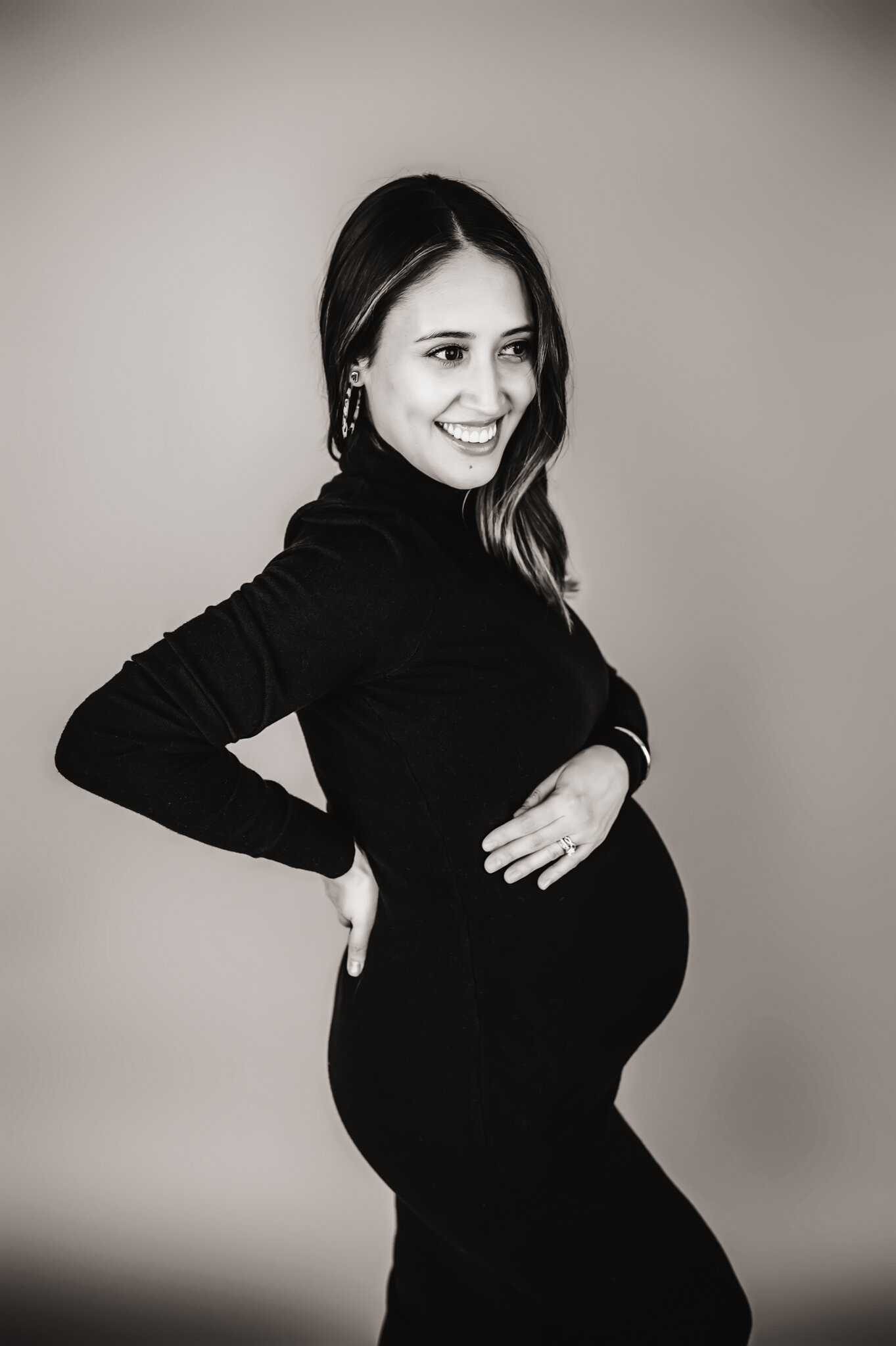 pregnant mom cradles bump black and white peoria photographer