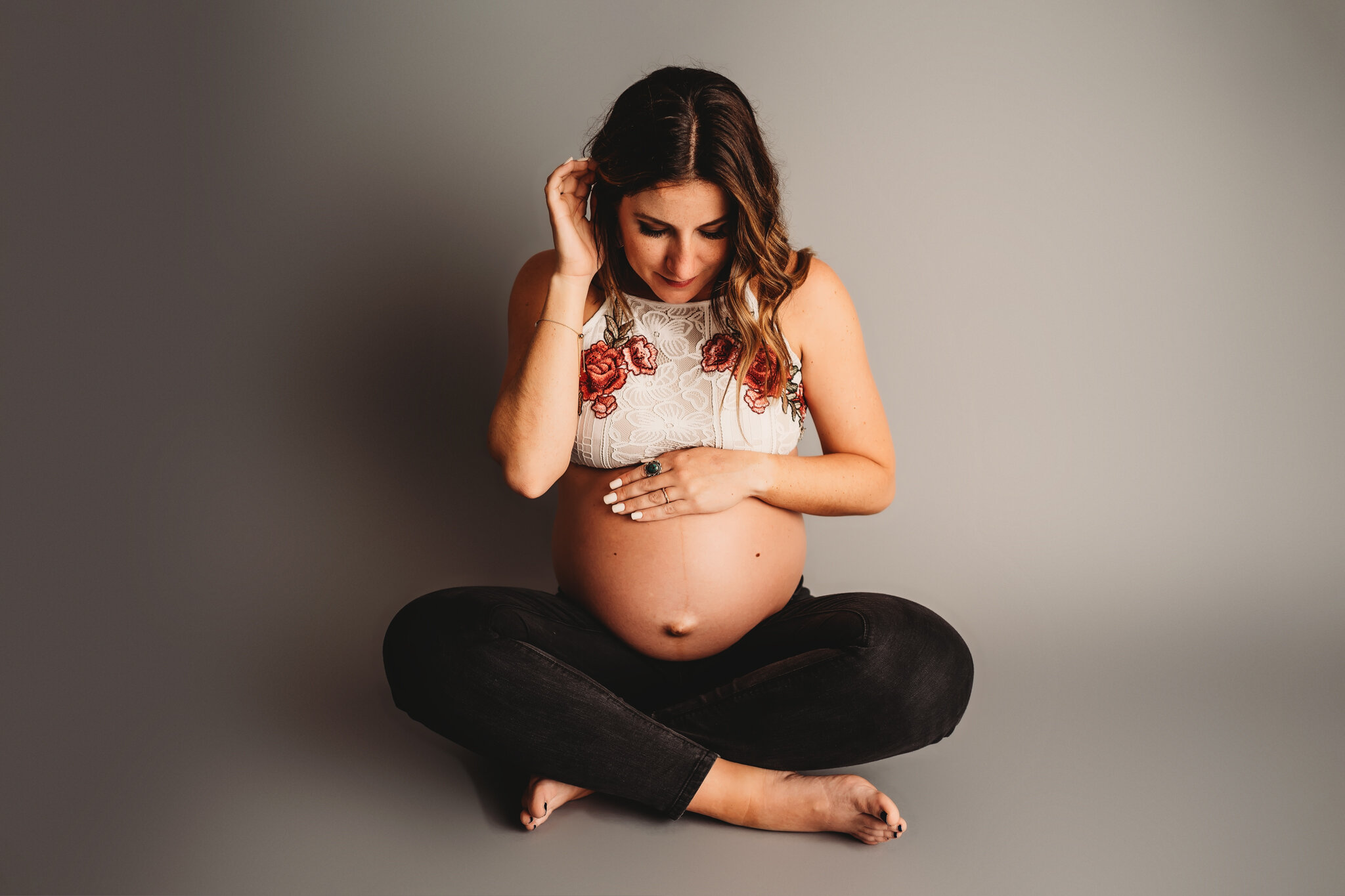 Peoria Maternity Photographer simple setup.jpg