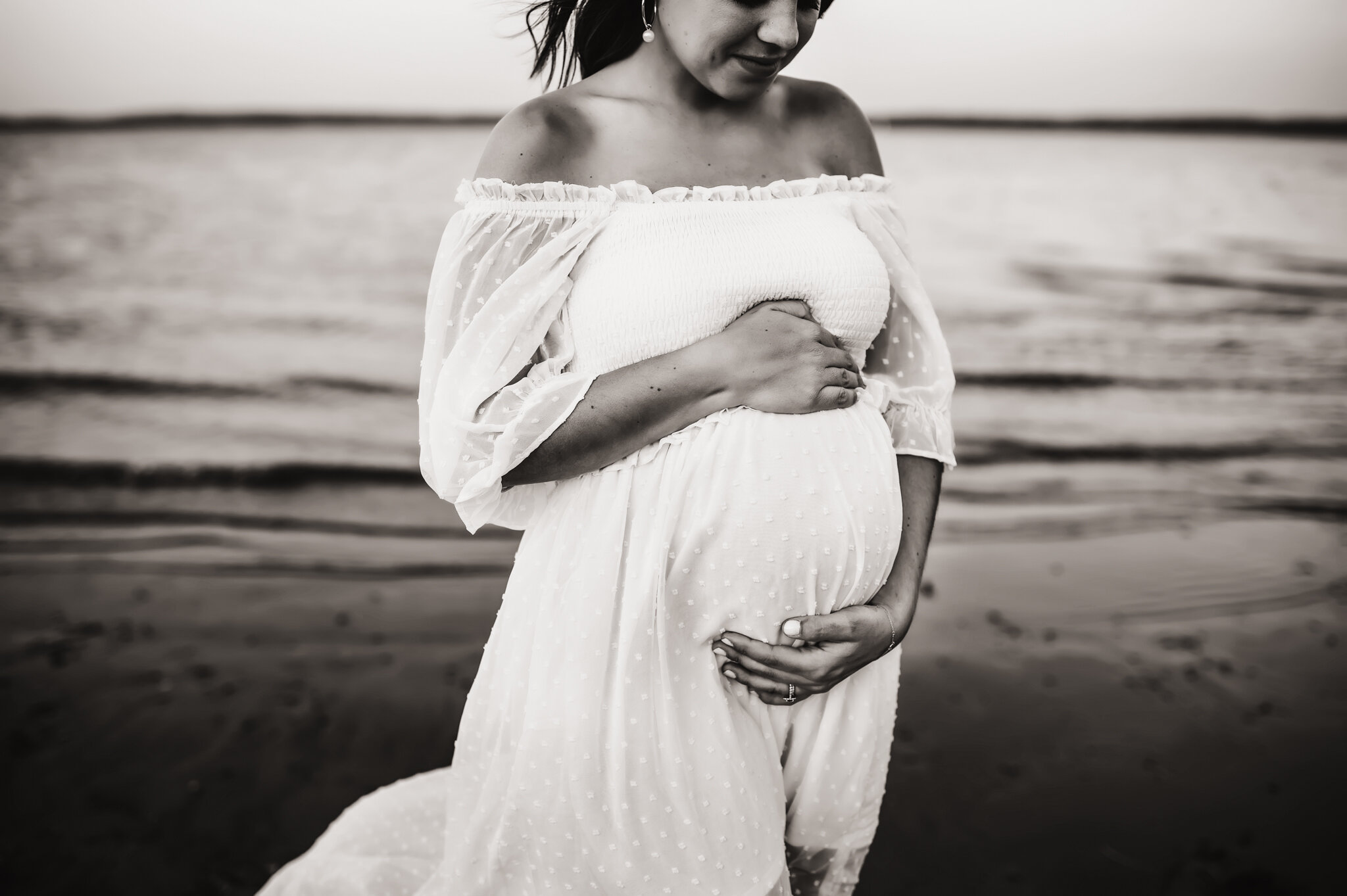 black and white maternity photos.jpg